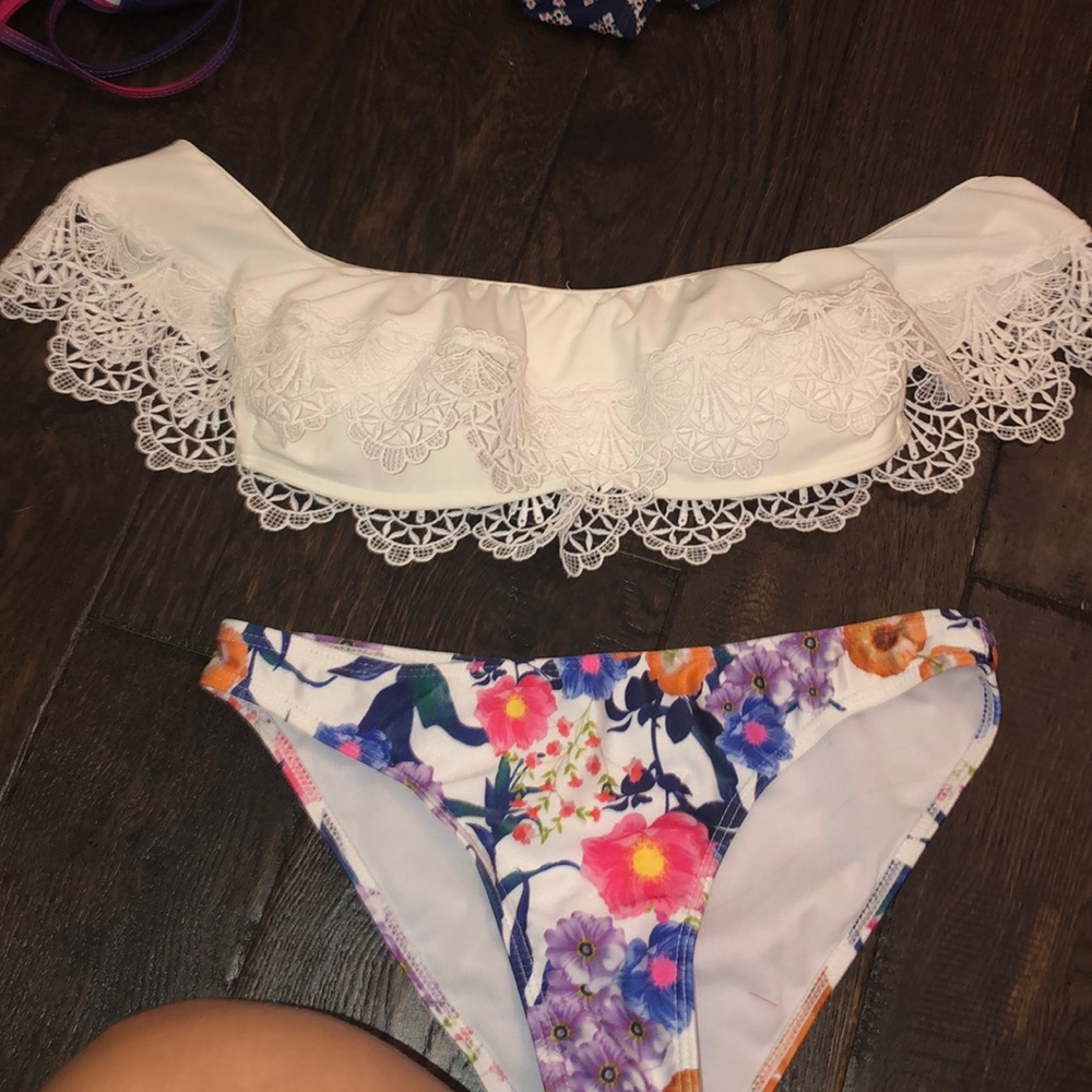 Off the shoulder bikini